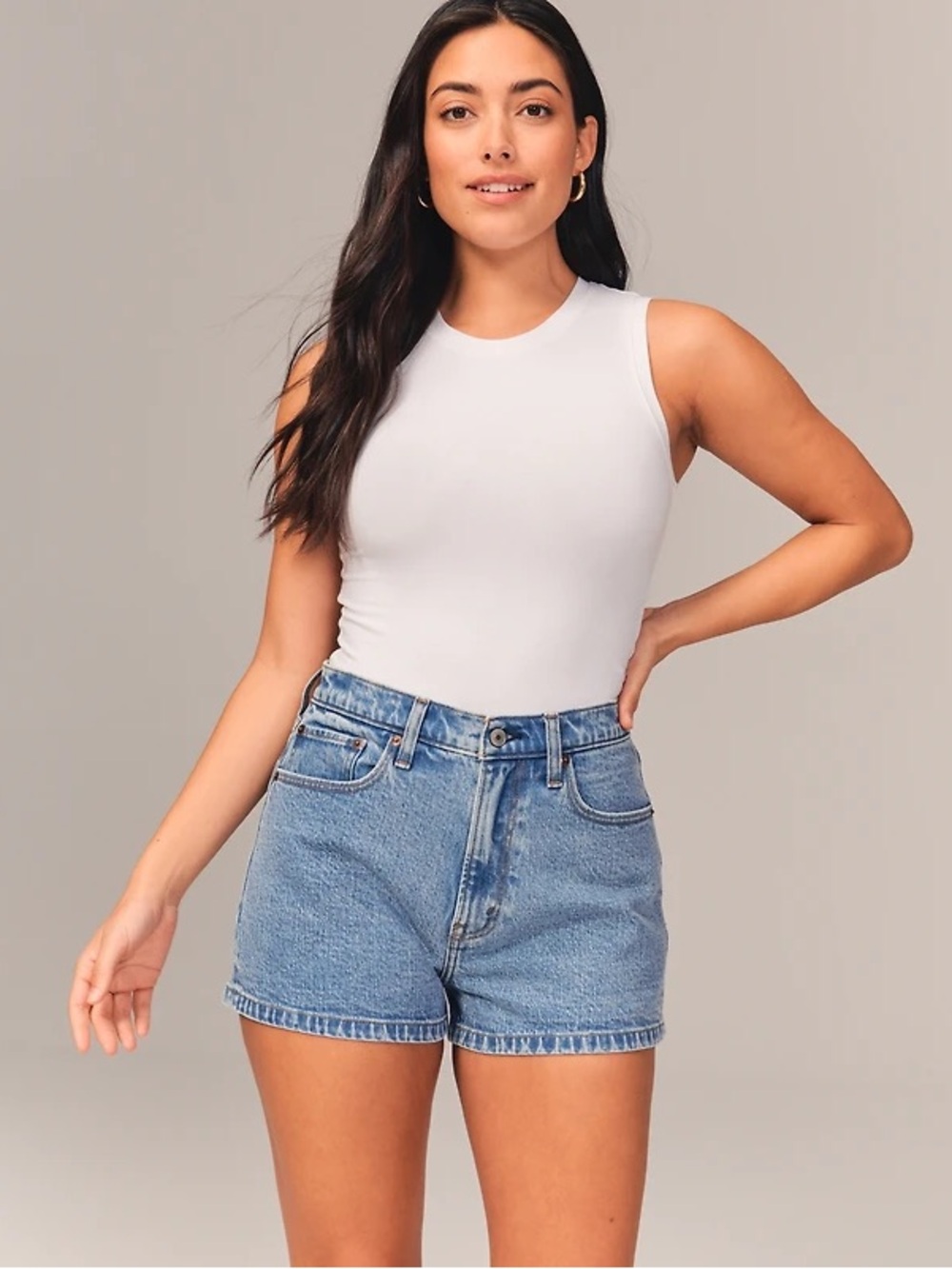 Abercrombie & Fitch The Mom 4” High Rise Short Curve Love Size 26 Light